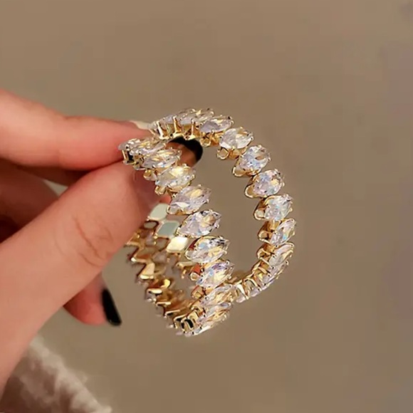 💛Gold plated earrings CZ earrings Hoop Earrings - Picture 2 of 4